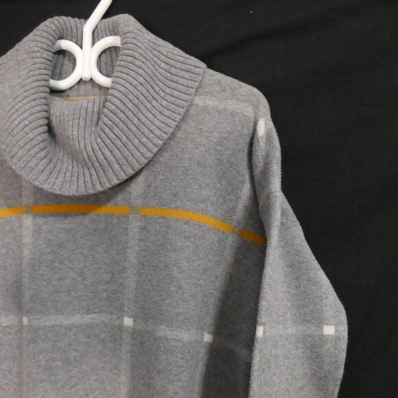 Unbranded | 20 pit to pit measured | Grey Grid - Plaid Turtleneck Sweater - Picture 5 of 14